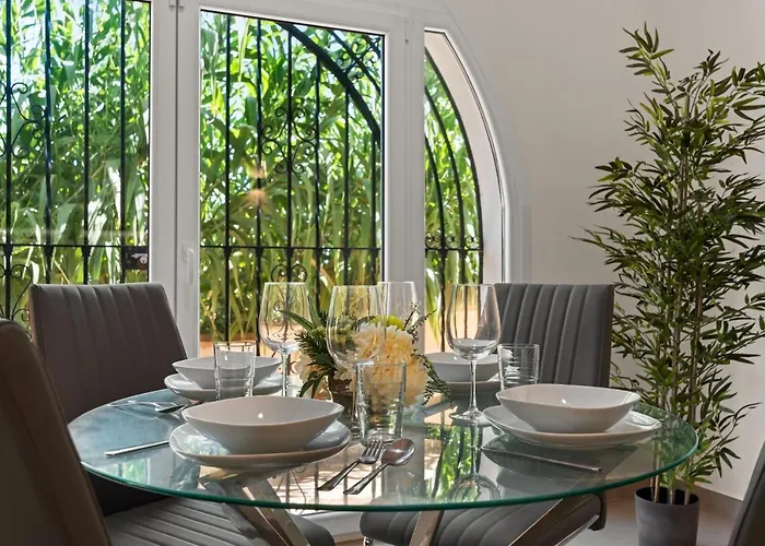 Belgravia Club 에스테포나